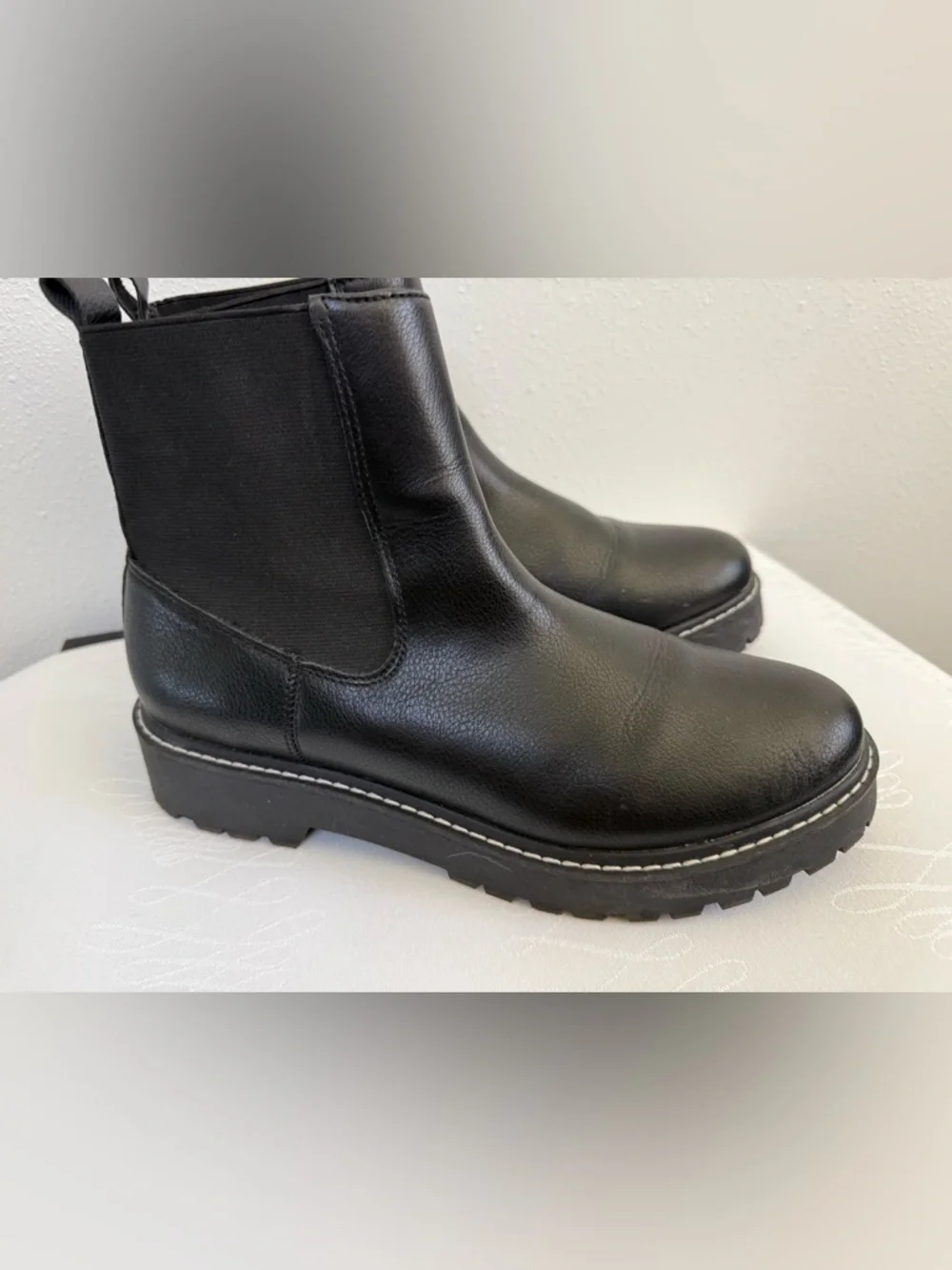 Dolce Vita Lobera Black Chelsea Boots Women’s 9 Lug Sole Platform